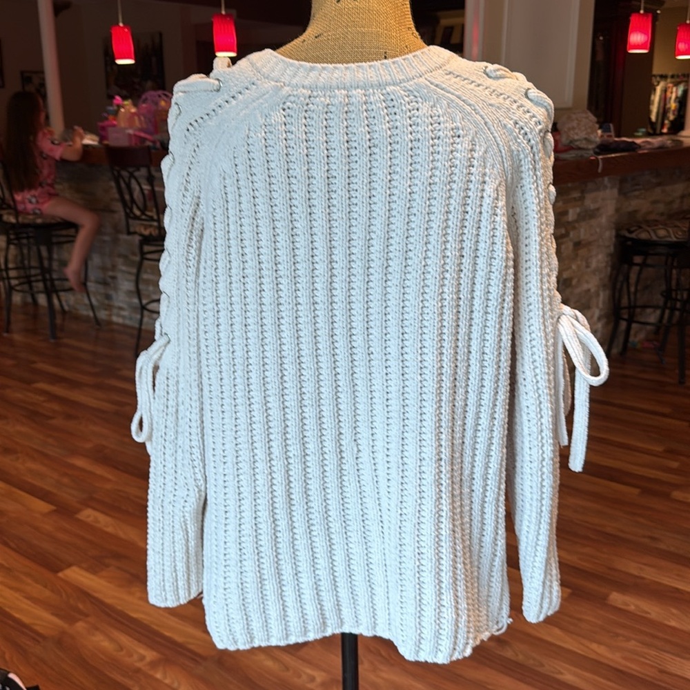 Venus size medium white v neck sweater with lace up details on sleeves - Picture 4 of 4